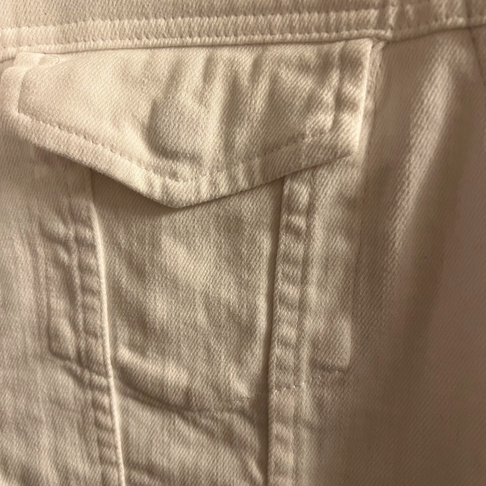 Versatile White Denim Jacket with unique Classic Design - Picture 8 of 9